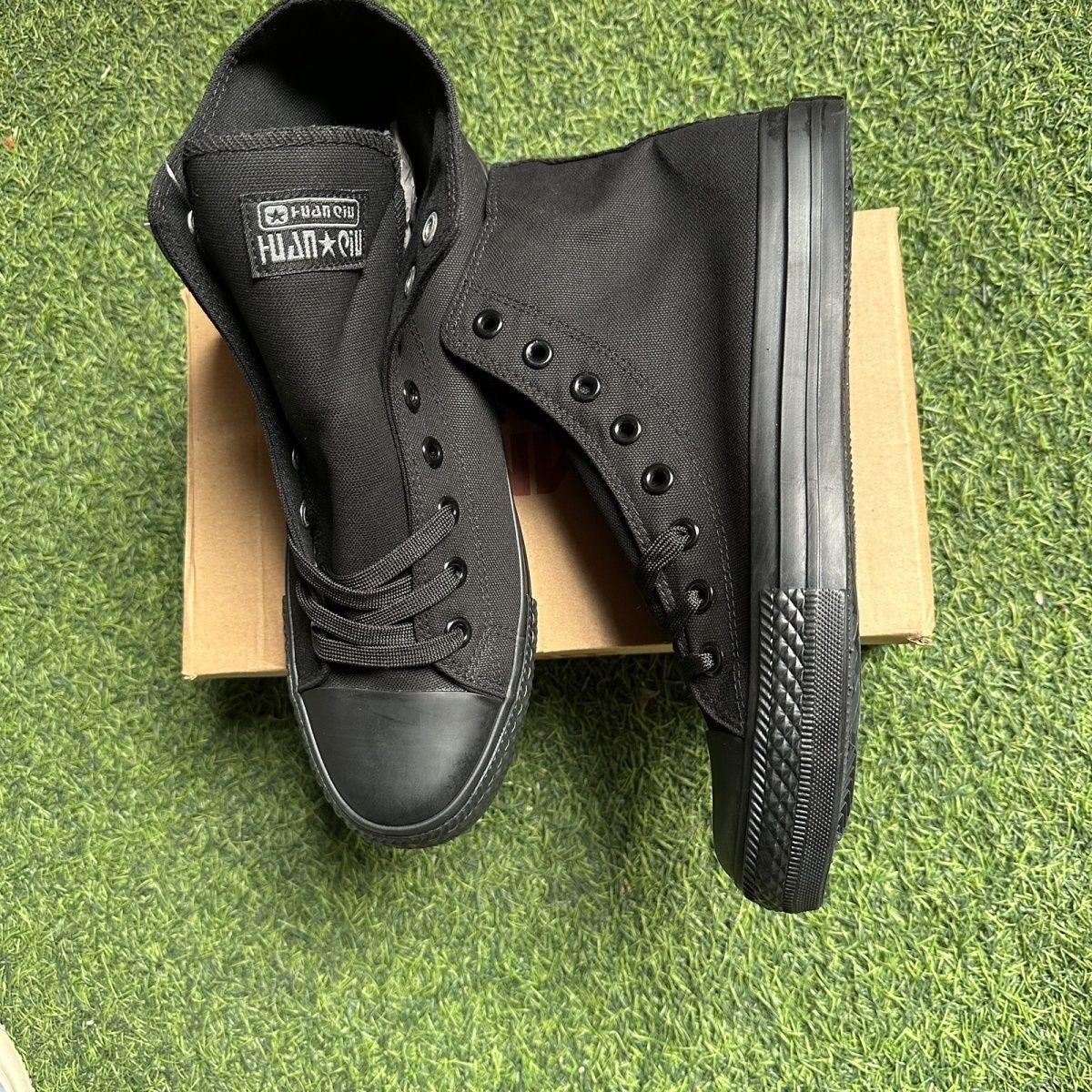 Men's Classic All-Black Canvas Sneakers
